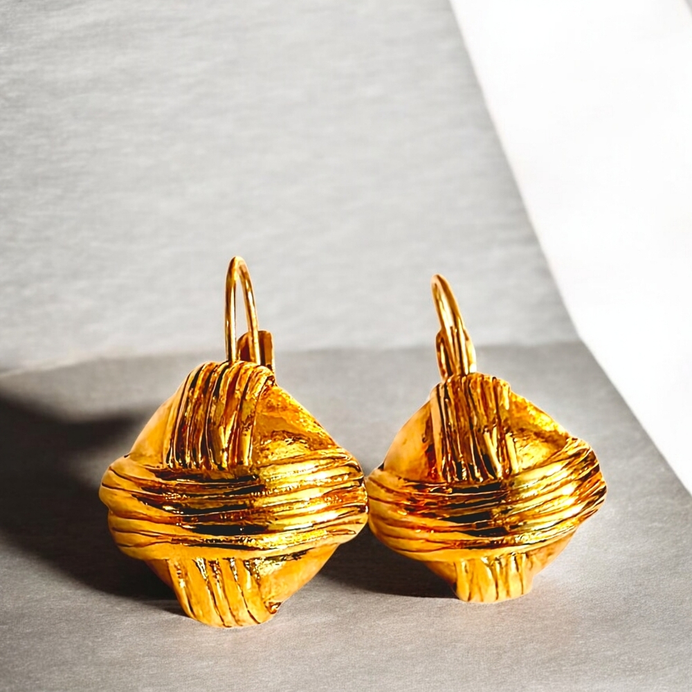 Vintage Monet Gold Tone Sculptural Drop Earrings Signed - Picture 1 of 7